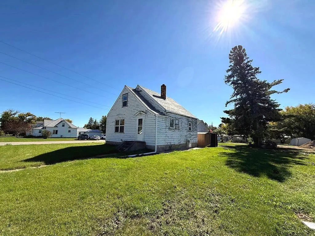 221 Minnesota Avenue E, Sebeka, MN 56477 - #1