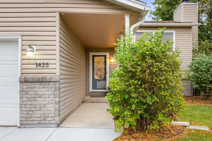 1425 Meadow Court, Chaska, MN 55318 - #3