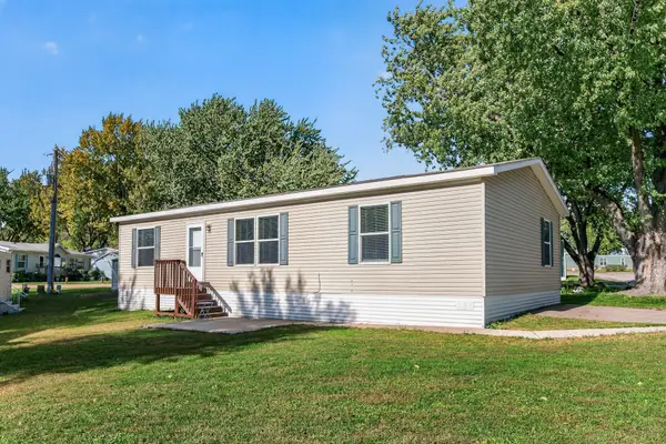 206 Burnsville Circle, Burnsville, MN 55306