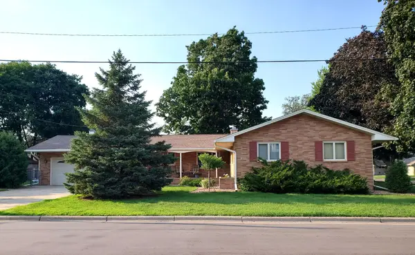 617 2nd Street Ne, Osseo, MN 55369