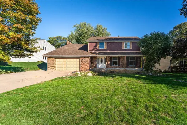 1331 Willow Circle, Roseville, MN 55113