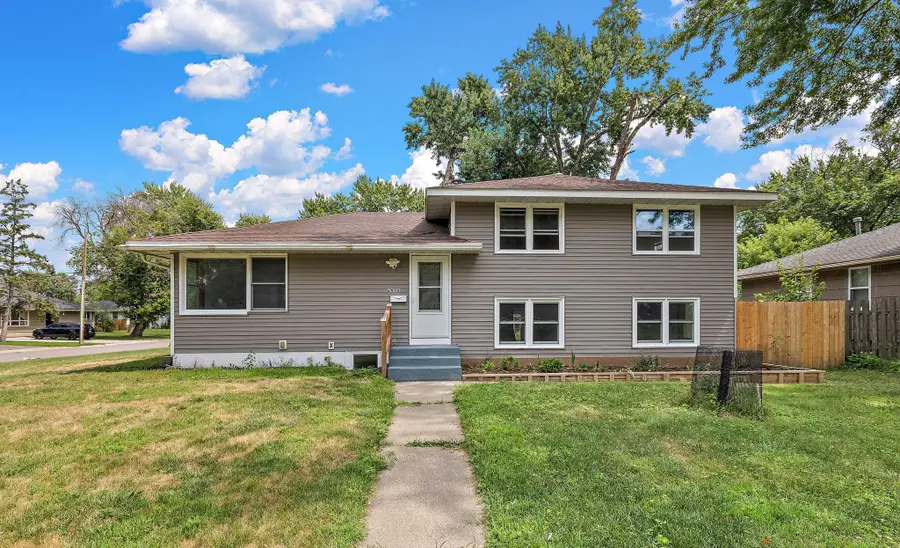 6924 Scott Avenue N, Brooklyn Center, MN 55429 - #3