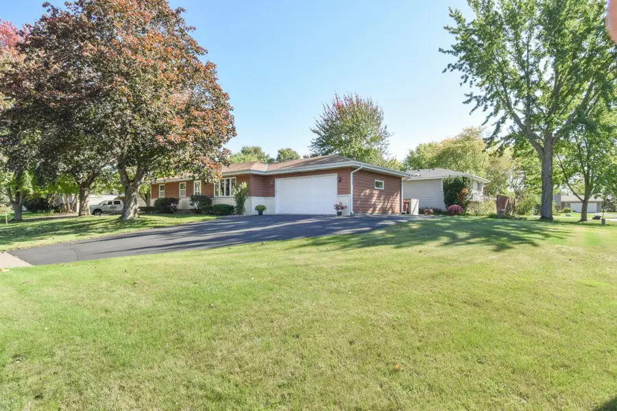 2376 Standridge Avenue, Maplewood, MN 55109 - #2