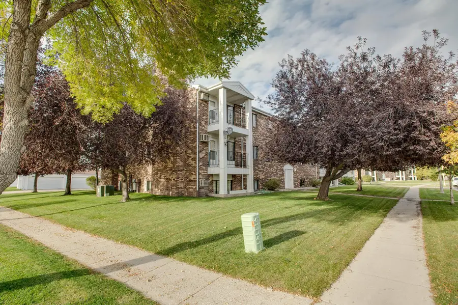 331 Prairiewood Circle S #104, Fargo, ND 58103 - #3