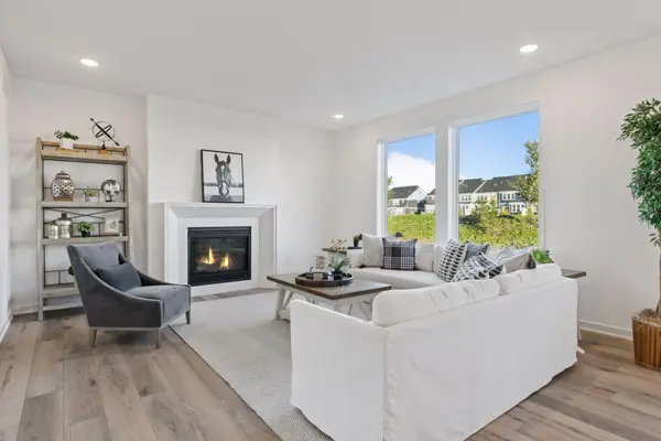 10157 Blackmoor Road, Woodbury, MN 55129