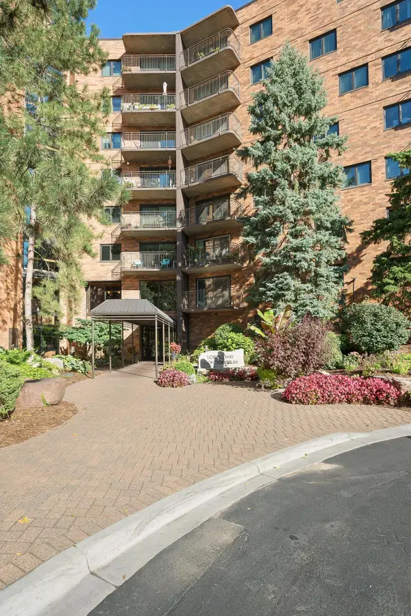 210 W Grant Street #218, Minneapolis, MN 55403