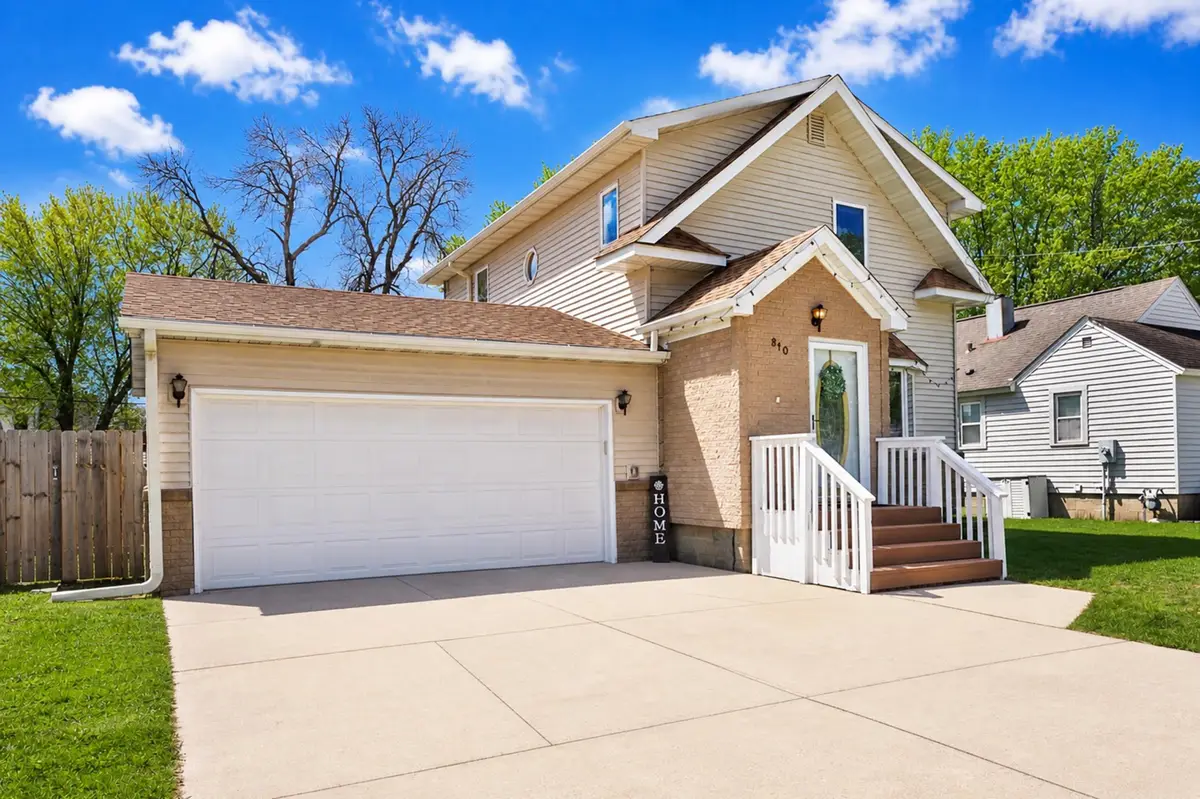 810 10th Avenue Se, Austin, MN 55912 - #1
