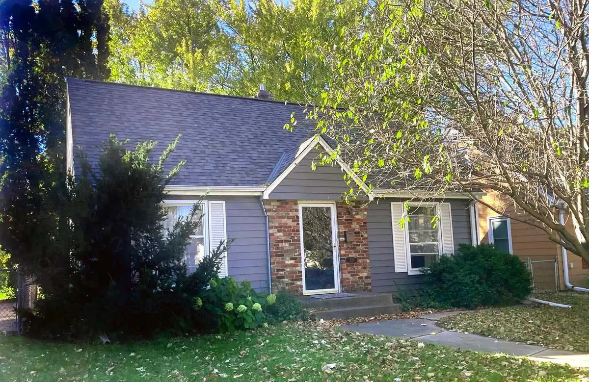 870 Hoyt Avenue W, Saint Paul, MN 55117 - #1