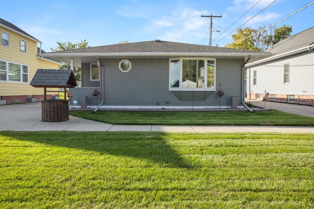115 3rd Avenue S, Wahpeton, ND 58075 - #1