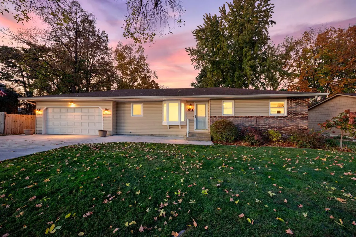 911 Neal Avenue Sw, Hutchinson, MN 55350 - #1