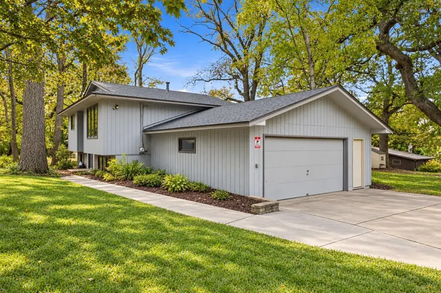 521 Warner Avenue S, Willernie, MN 55090 - #3