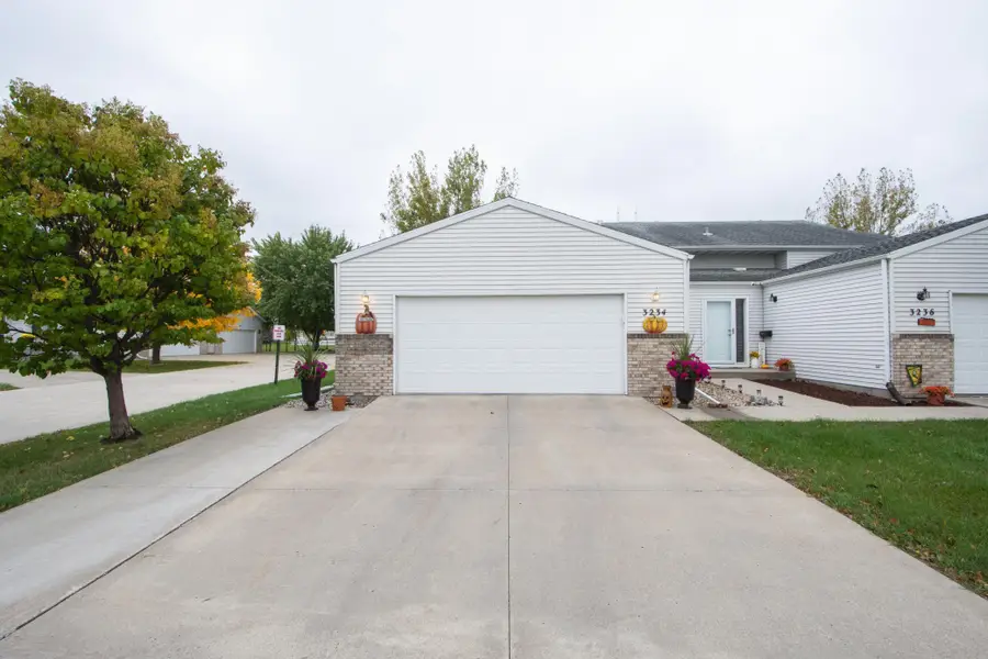 3234 35th Avenue S, Fargo, ND 58104 - #2