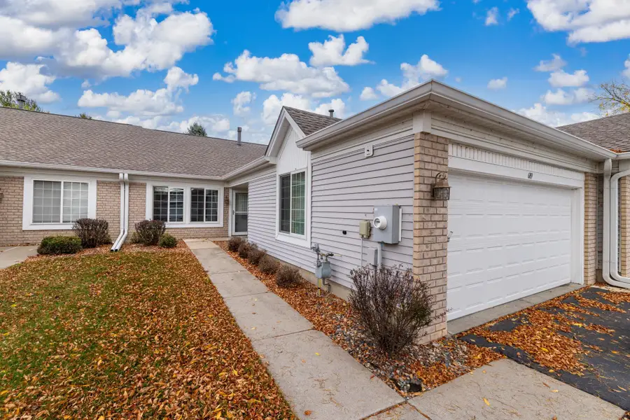 689 Lake View Echo, Woodbury, MN 55129 - #2