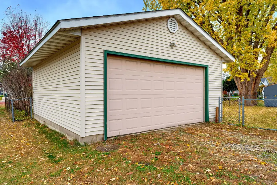 615 Elm Street Ne, Hutchinson, MN 55350 - #3