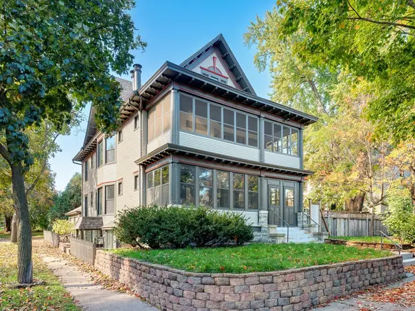 203 Chatsworth Street S, Saint Paul, MN 55105