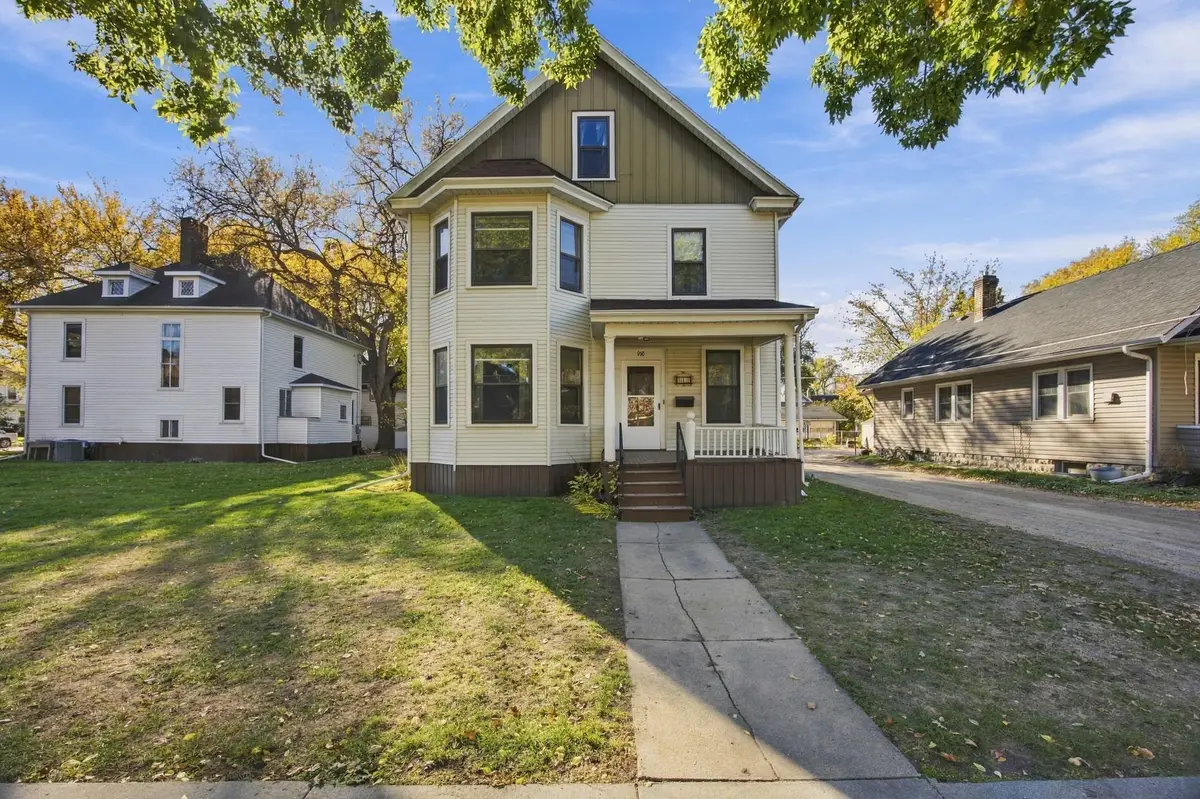 910 5th Avenue S, Fargo, ND 58103 - #1