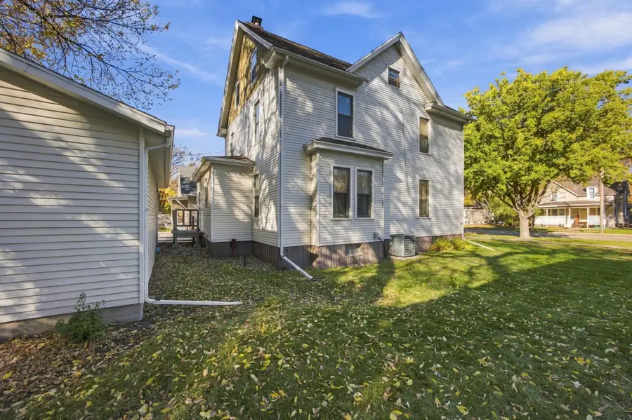 910 5th Avenue S, Fargo, ND 58103 - #3