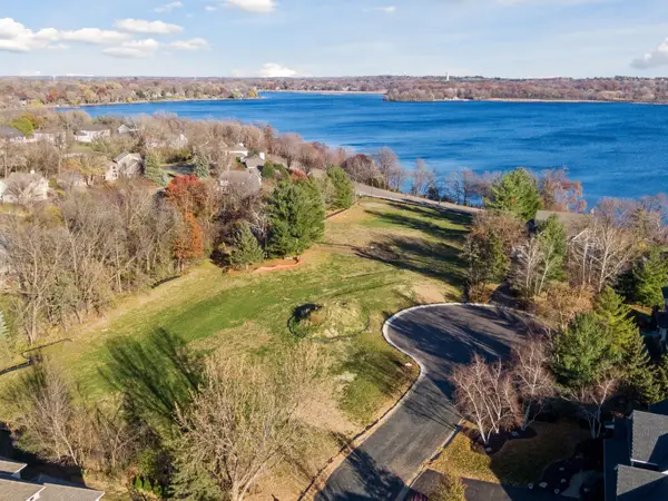 3961 White Oak Lane, Chanhassen, MN 55331