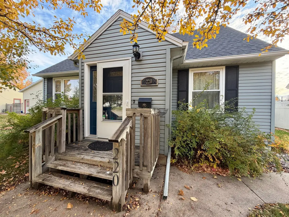 220 Merriam Avenue N, Thief River Falls, MN 56701 - #1
