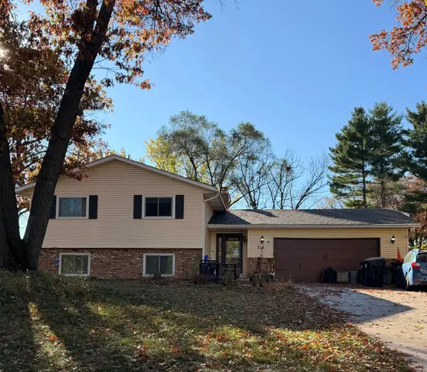 216 Egret Boulevard Nw, Coon Rapids, MN 55448