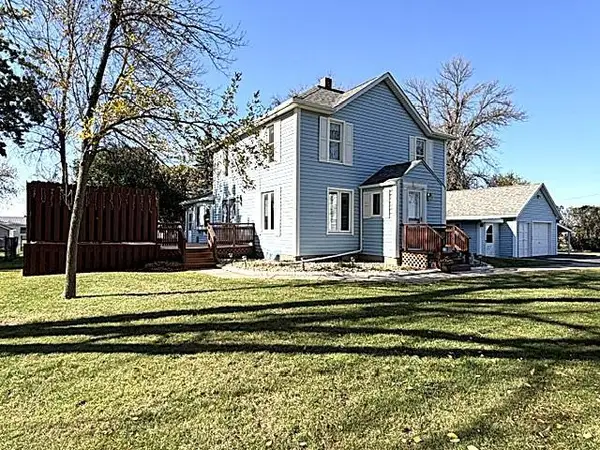 808 5th Street Nw, Pipestone, MN 56164