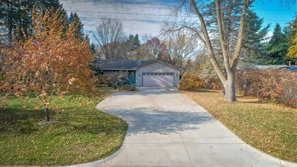 527 Sunset Lane N, Cambridge, MN 55008