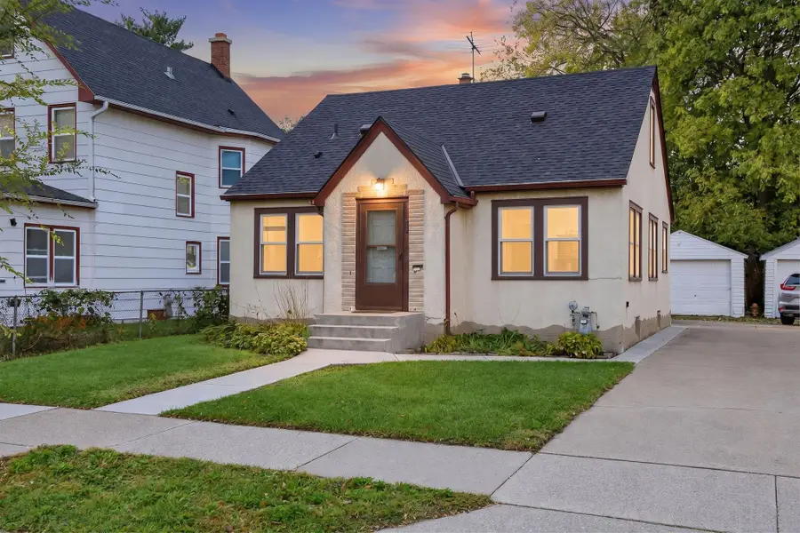 44 Magnolia Avenue W, Saint Paul, MN 55117 - #2