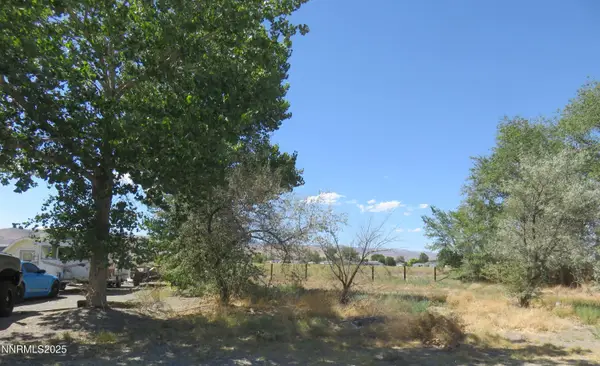 5 Pebble Beach Lane, Yerington, NV 89447