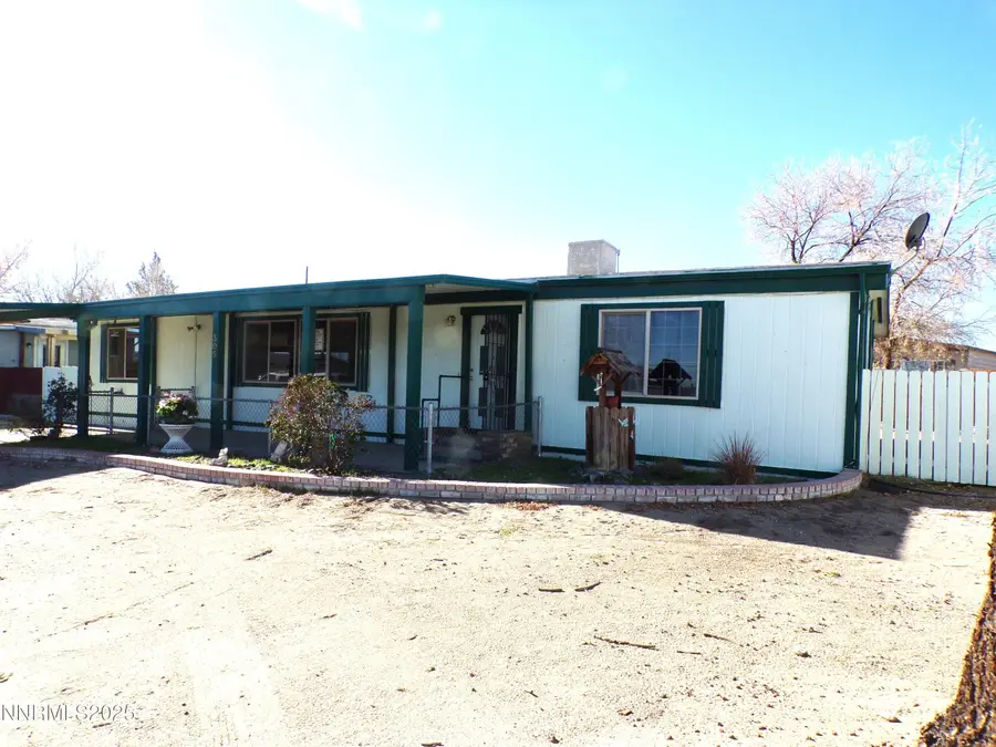 305 Parkland Way, Fernley, NV 89408 - #2