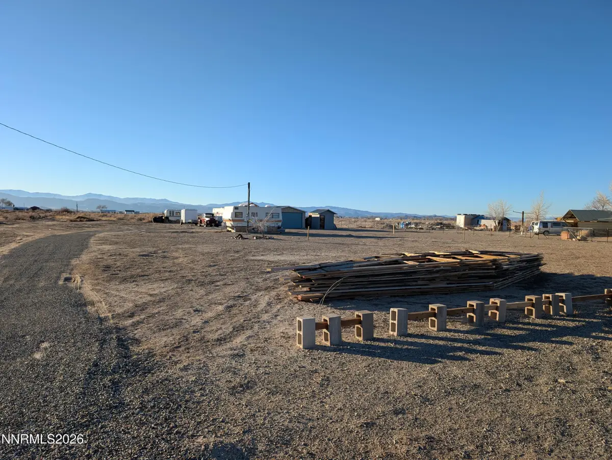 13 Falcon Way, Yerington, NV 89447 - #1