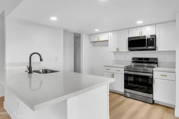 6810 Sunkist Drive, Sparks, NV 89436