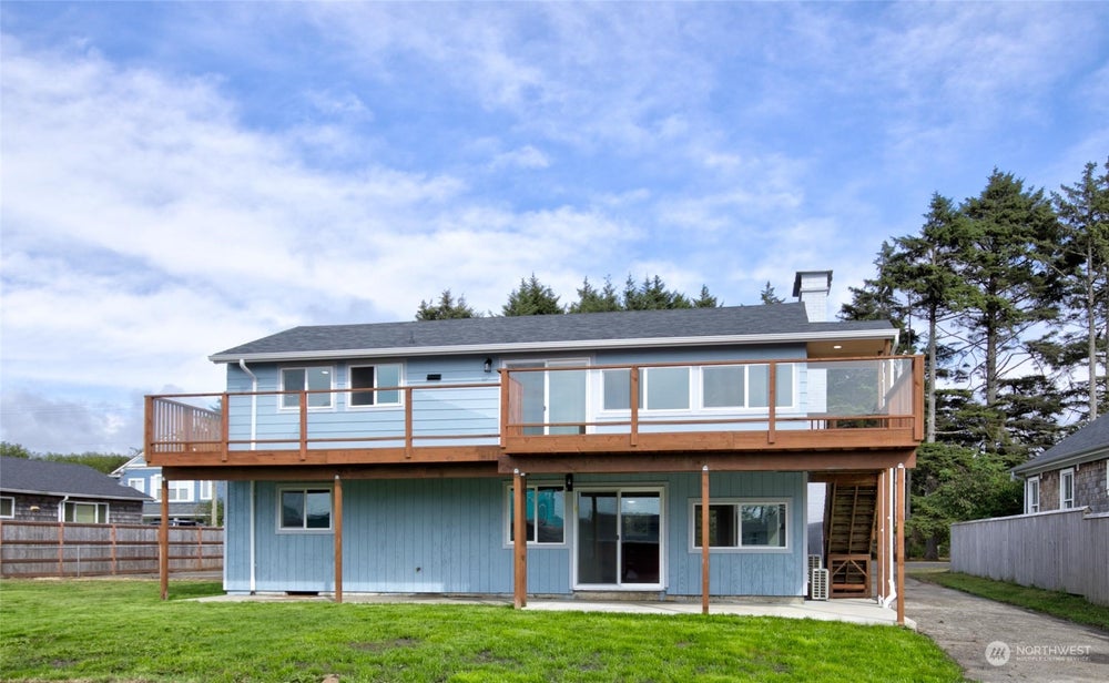 34 4th Street S, Pacific Beach, WA 98571 ERA