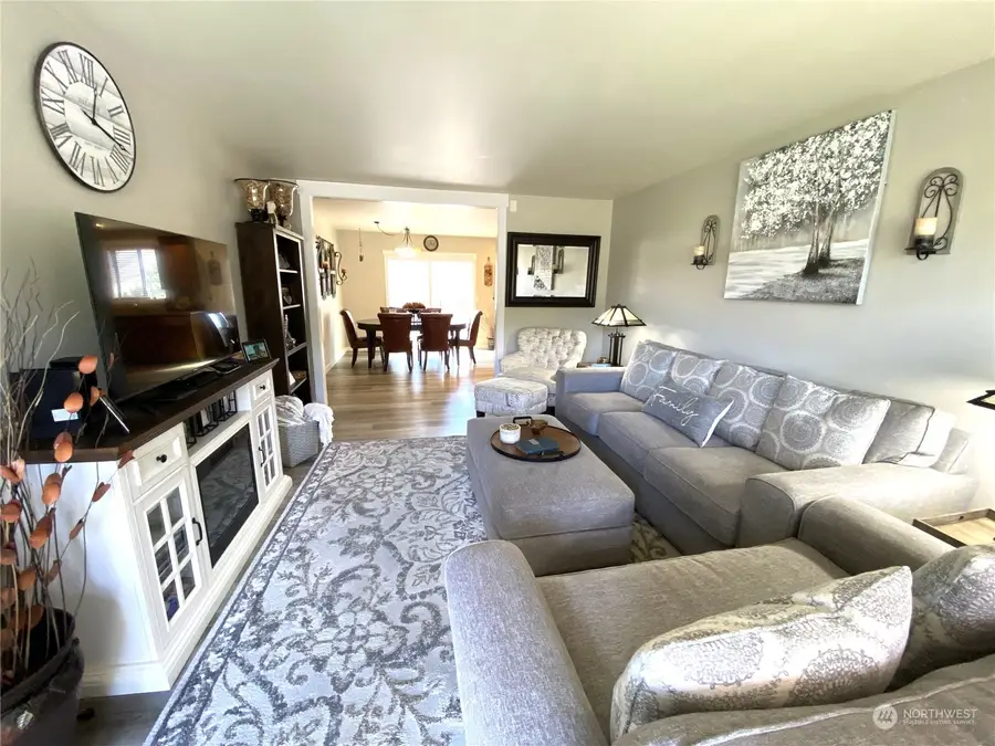 982 Highline Drive, East Wenatchee, WA 98802 - #2