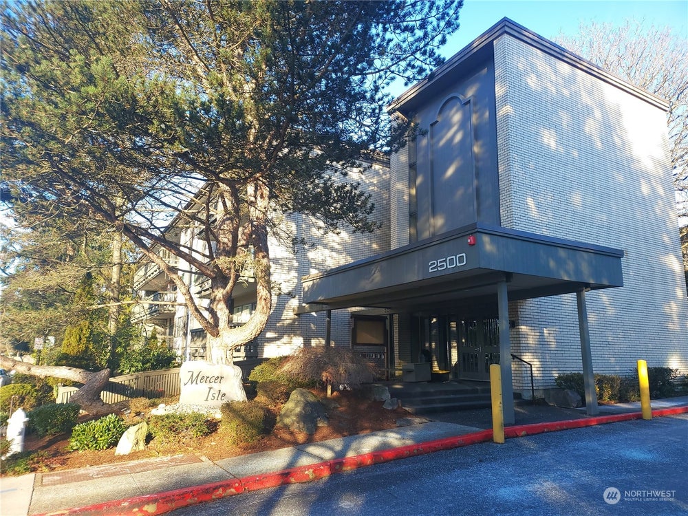 2500 81st Avenue Se 133, Mercer Island, WA 98040 ERA