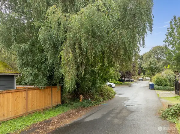 315 Lind Avenue Nw #3, Renton, WA 98057