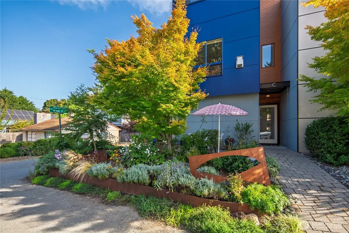 4400 Brygger Drive W #C, Seattle, WA 98199 - Image #1