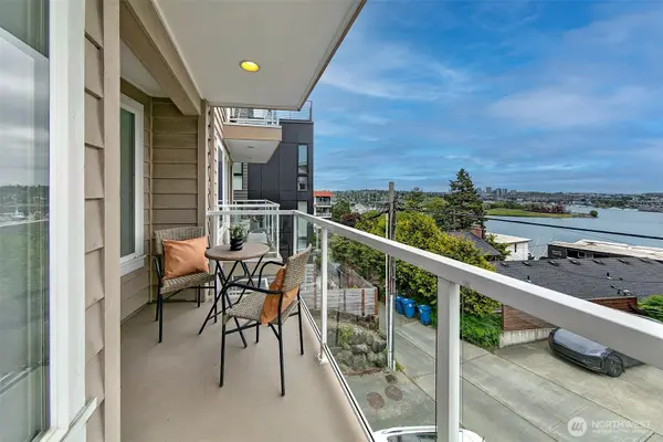 2432 Dexter Avenue N #201, Seattle, WA 98109