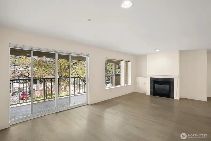 3919 Latona Avenue Ne #402, Seattle, WA 98105 - #2