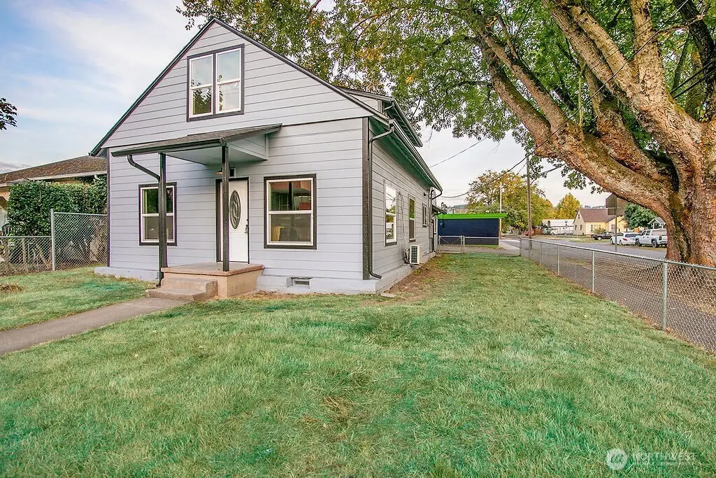 1214 S 5th Avenue, Kelso, WA 98626 - #1