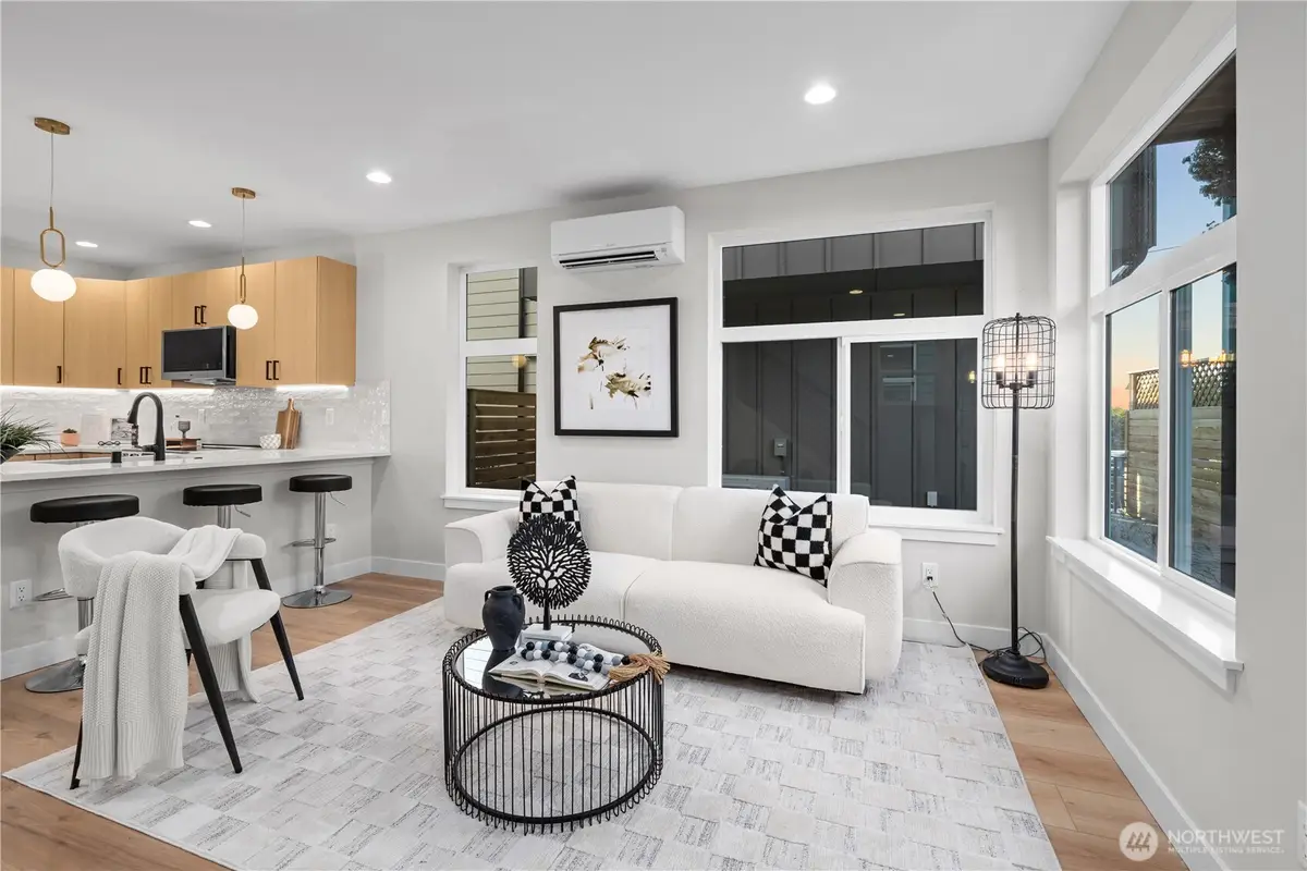 9228 22nd Avenue Sw #B, Seattle, WA 98106 - Image #1