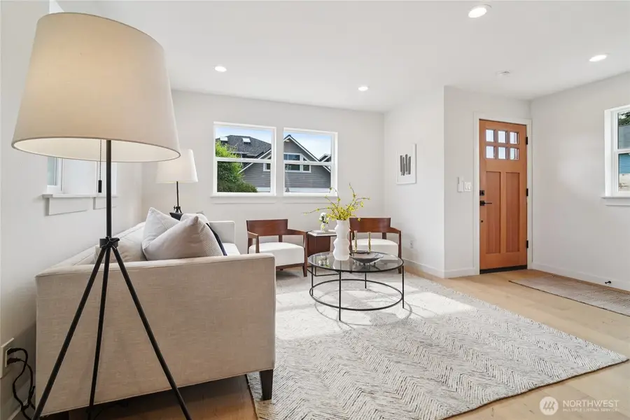 8227 Latona Avenue Ne, Seattle, WA 98115 - Image #3