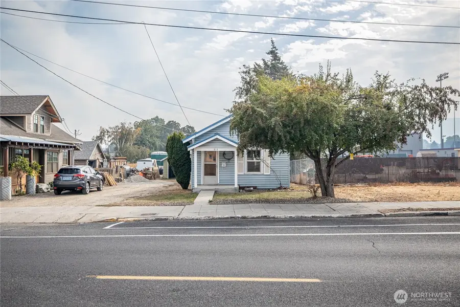 915 Orondo Avenue, Wenatchee, WA 98801 - Image #3