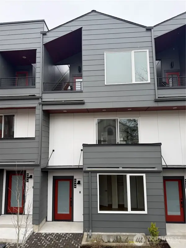 6945 42nd Avenue S, Seattle, WA 98118