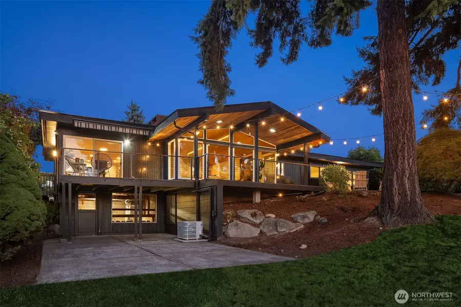 2037 121st Avenue Se, Bellevue, WA 98005 - Image #3