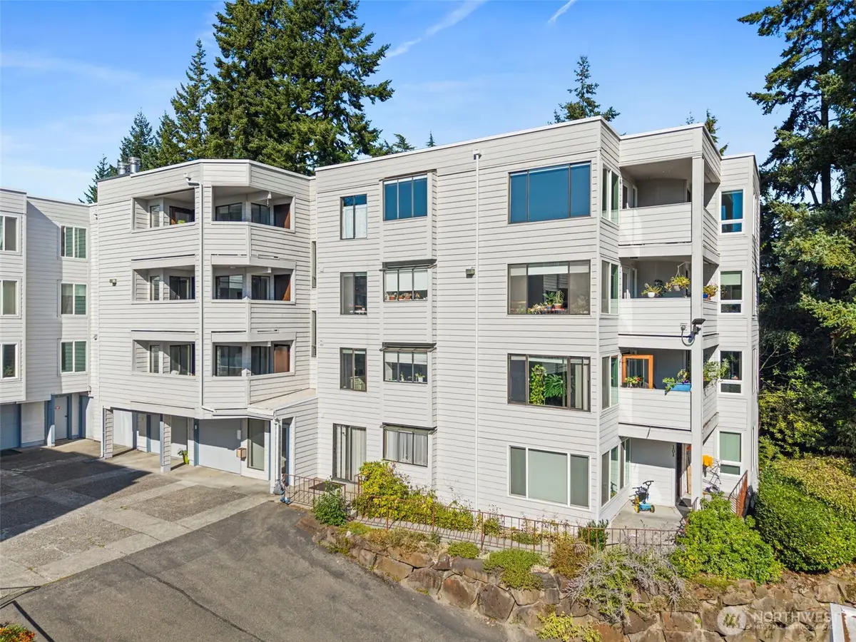 17417 Ashworth Avenue N #201, Shoreline, WA 98133 - Image #1