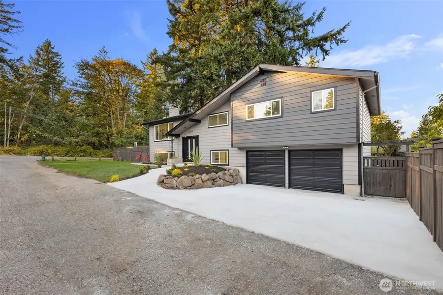 16044 Greenwood Avenue N, Shoreline, WA 98133 - Image #2