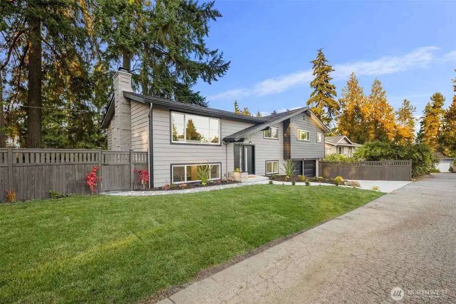 16044 Greenwood Avenue N, Shoreline, WA 98133 - Image #3