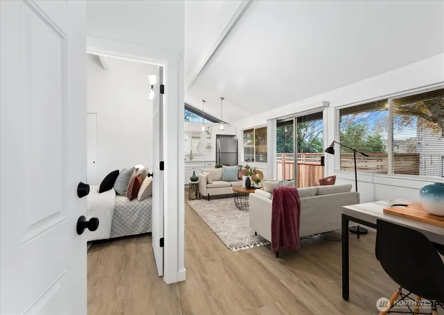 10439 17th Avenue Sw, Seattle, WA 98146 - Image #3