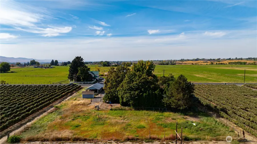 10901 Pioneer Road, Prosser, WA 99350 - Image #2