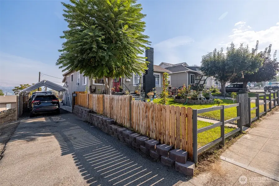 221 Okanogan Ave, Wenatchee, WA 98801 - Image #2